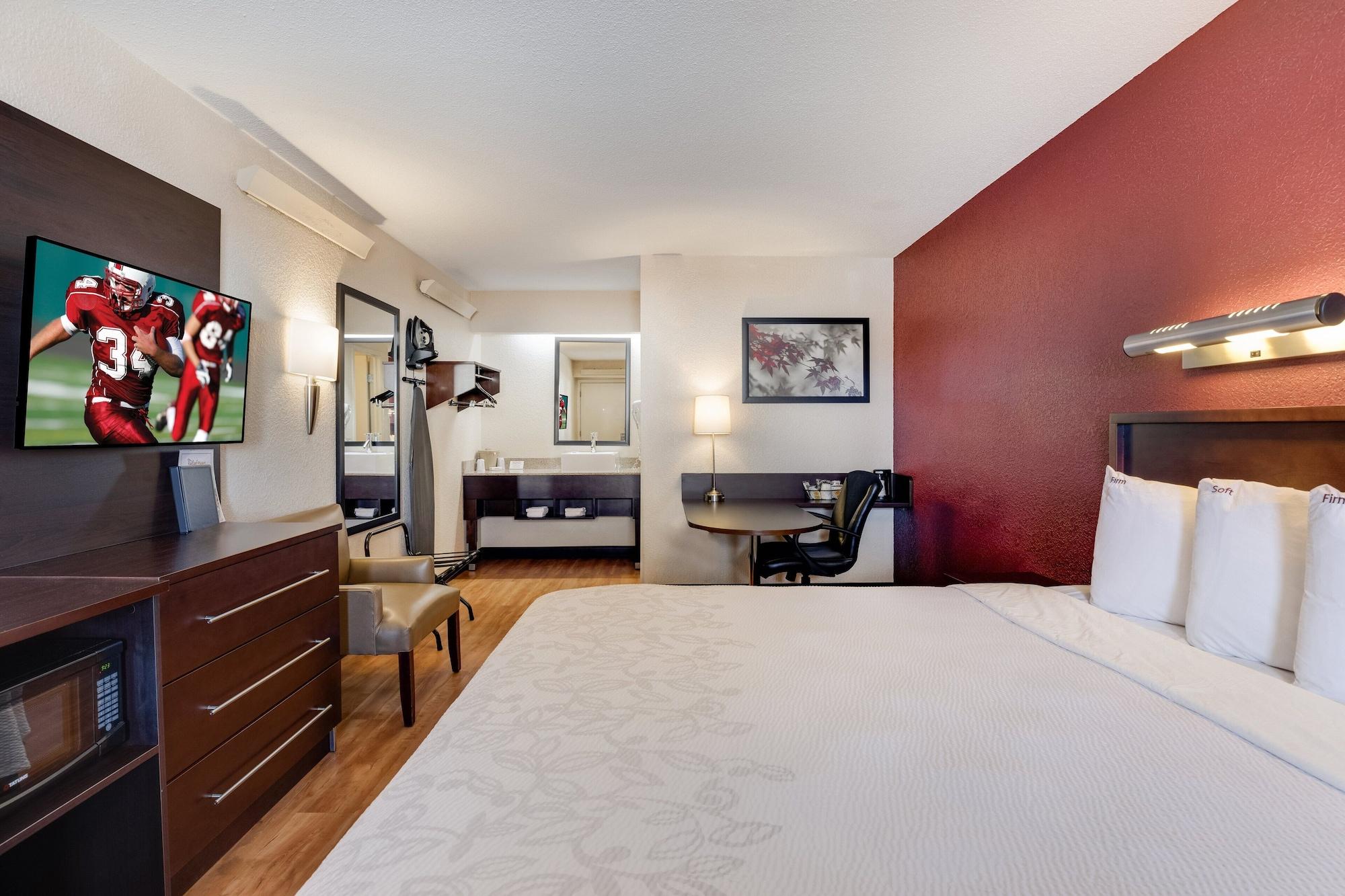 Отель Super 8 By Wyndham Deerfield - Northbrook Экстерьер фото