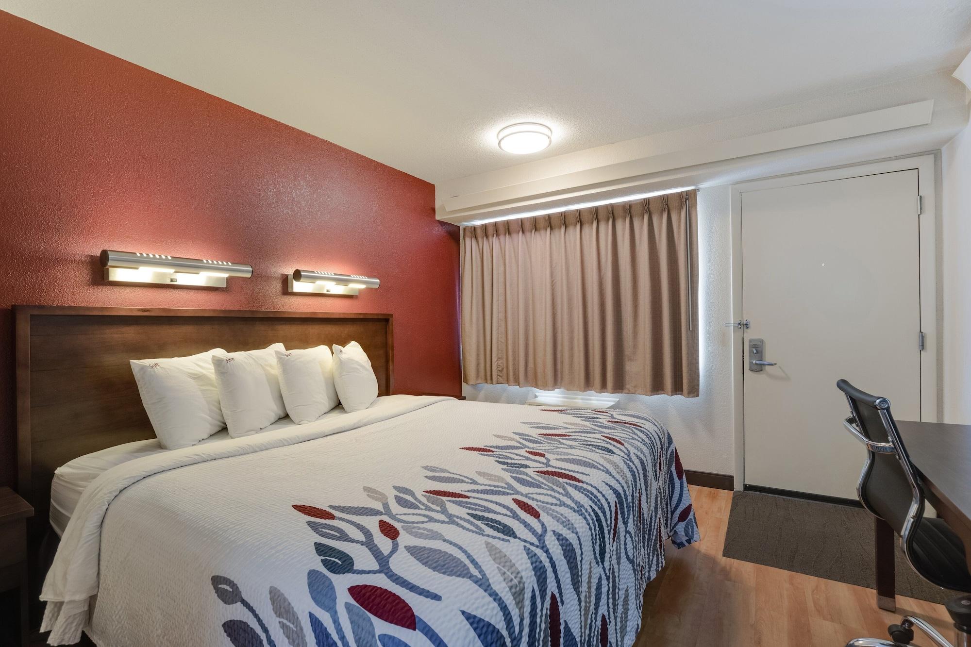 Отель Super 8 By Wyndham Deerfield - Northbrook Экстерьер фото
