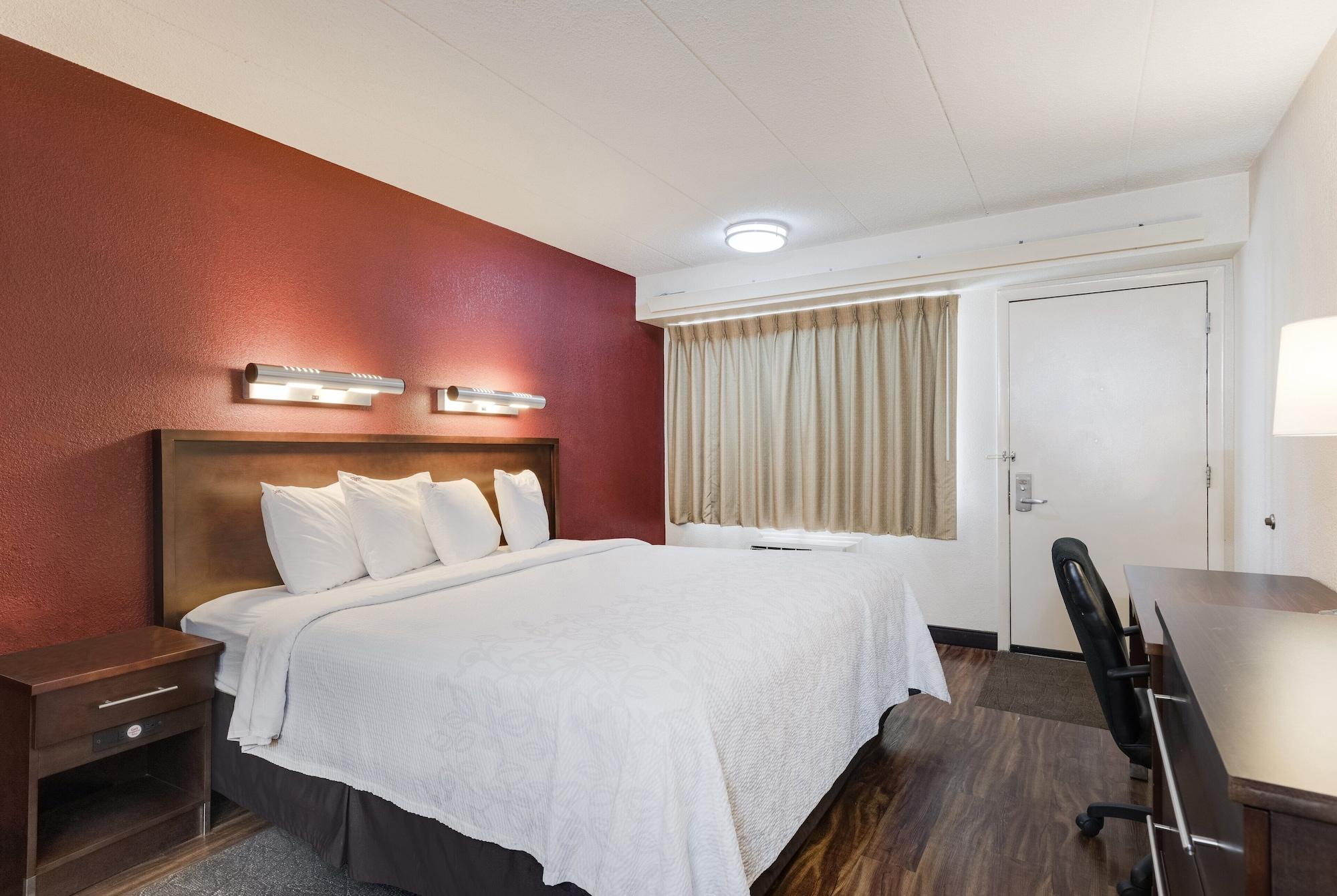 Отель Super 8 By Wyndham Deerfield - Northbrook Экстерьер фото
