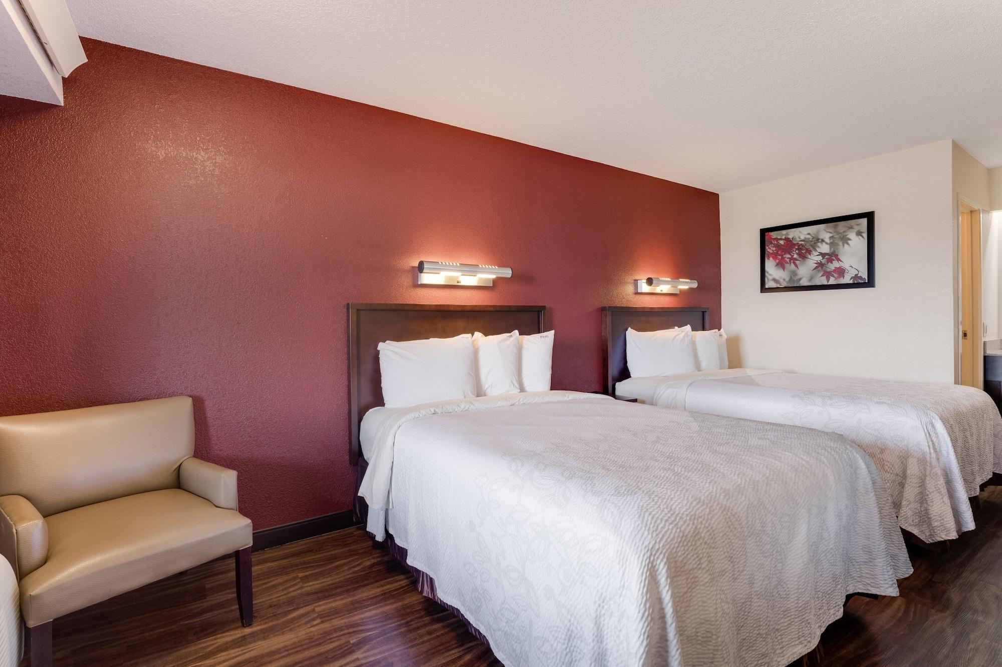 Отель Super 8 By Wyndham Deerfield - Northbrook Экстерьер фото